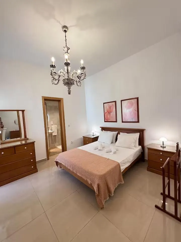 Penthouse Shared Stay Saint Julian's Homestay