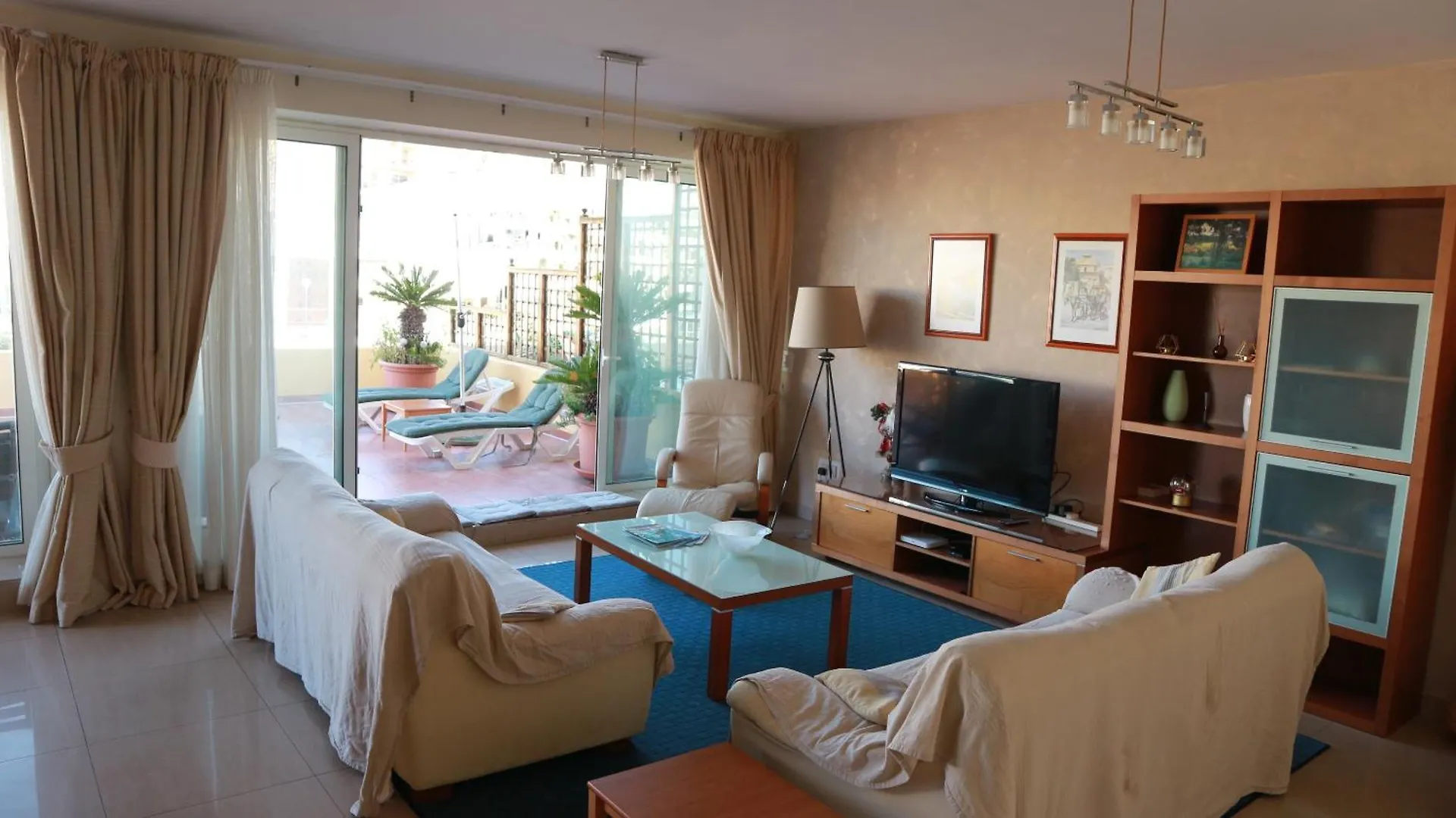 Penthouse Shared Stay Saint Julian's Homestay